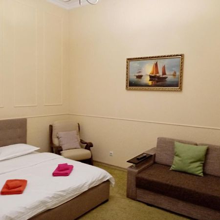 Regrand Apartment On Svobody 22 リヴィウ エクステリア 写真