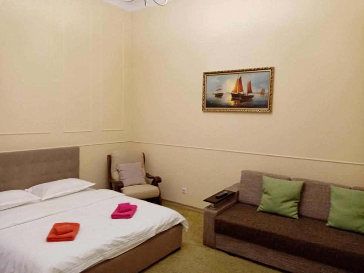 Regrand Apartment On Svobody 22 リヴィウ エクステリア 写真
